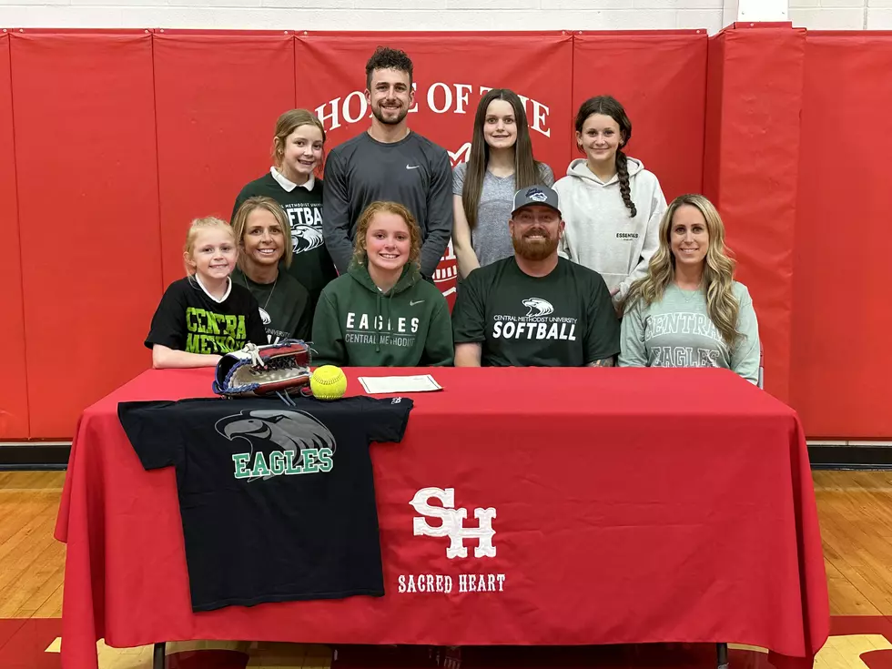 Zoe Martin Signs to Play Softball at CMU